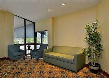 Spark By Hilton 3*